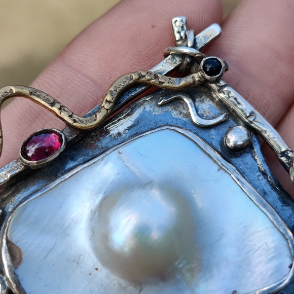 Huge Iriniri sterling silver blister pearl and gemstone pendant/brooch - Picture 10 of 13